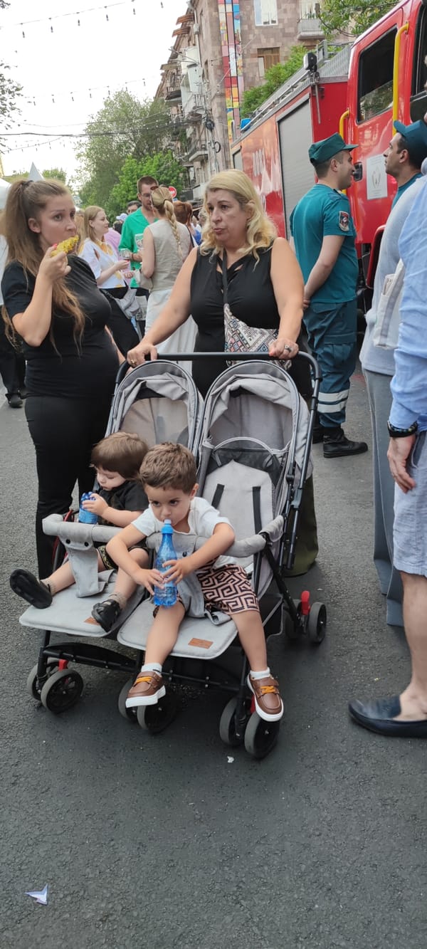Annual wine festival draws crowds to Yerevan streets