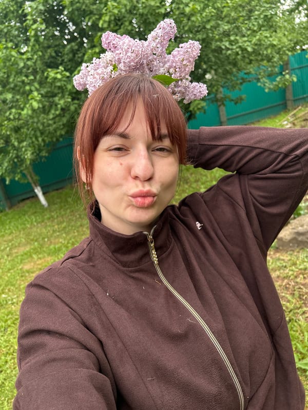 Spring lilac photo session captured in Фоки, Russia