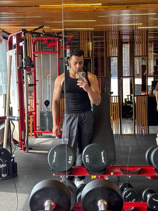 Late-night gym session documented through selfies in Kolkata