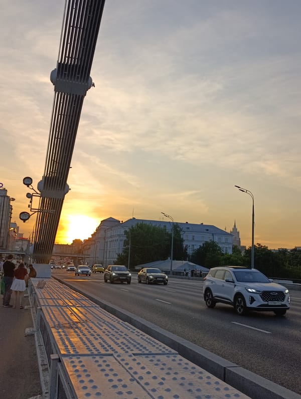 Evening walk captures Moscow landmarks from Krymsky Bridge perspective