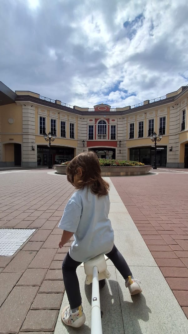 Kid's morning at a Saint Petersburg shopping arcade with bears and balloons