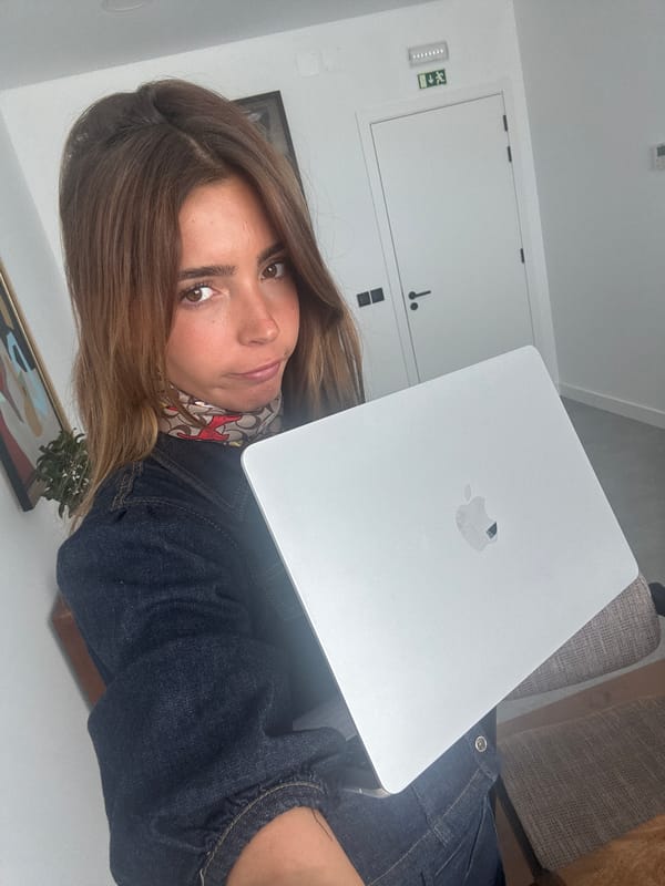 Woman with laptop observed indoors in Torres Vedras apartment