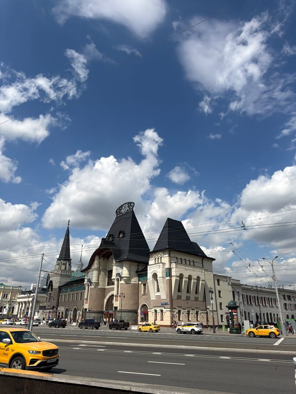 Morning scenes around Moscow's Kazan Railway Station
