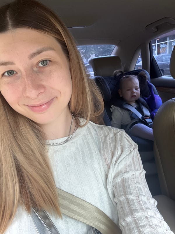 Woman documents car journey with selfies in Moscow