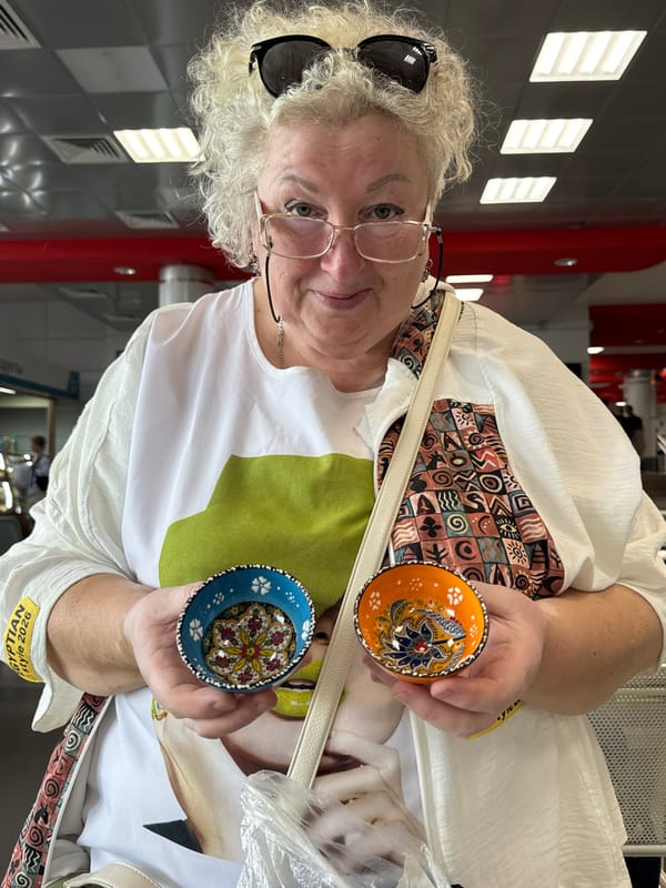 Layover in Kazan: souvenirs, luggage, and departure boards