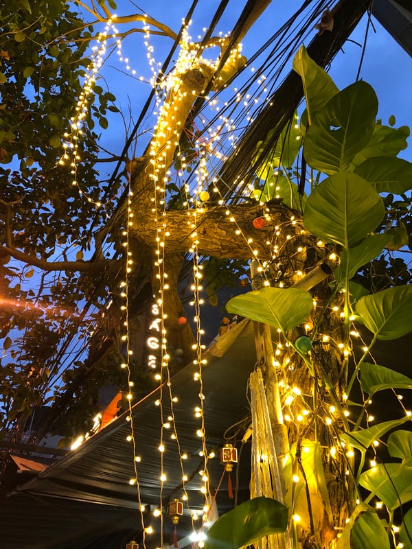 Street scenes and café moments across a Da Nang morning