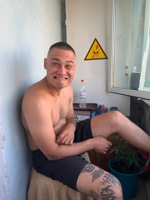 Casual balcony photos and tattoo close-ups in Pivdennoukrainsk