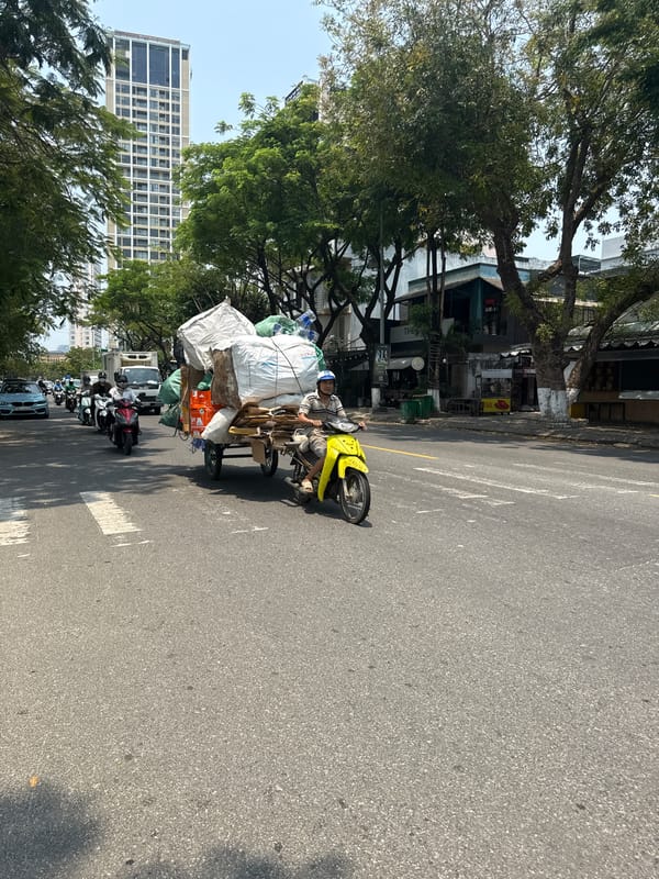 Recycling collector spotted with loaded scooter in Đà Nẵng