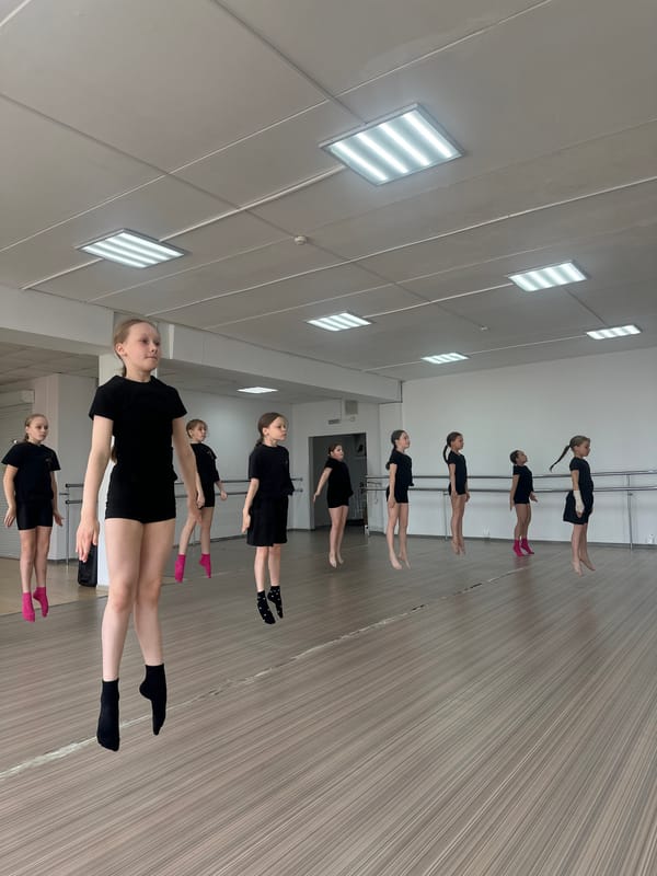 Young ballet dancers practice morning session in Votkinsk studio