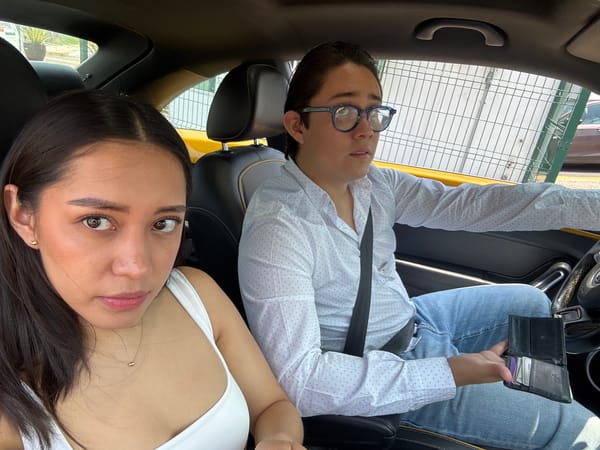 Two people observed inside vehicle in Puebla, Mexico
