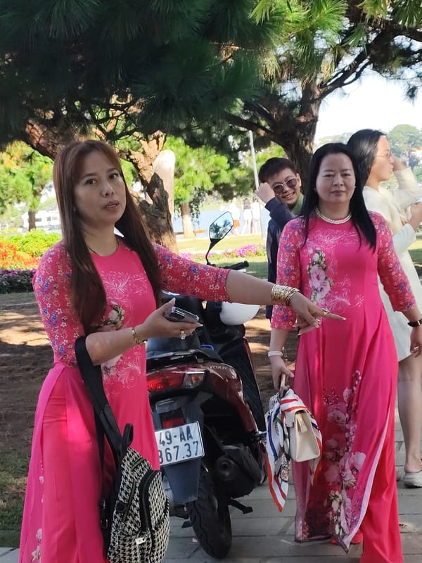 Afternoon at Xuan Huong Lake, Da Lat — horses, áo dài, and lakeside strolls