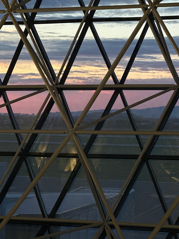 Colorful-haired traveler spotted dining at Zagreb Airport terminal