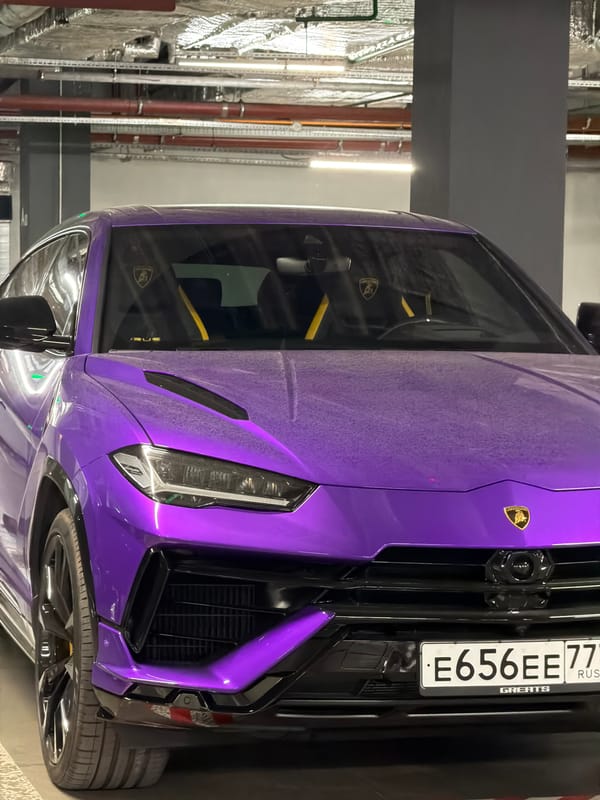 Purple Lamborghini spotted in Moscow garage, fountain square activity