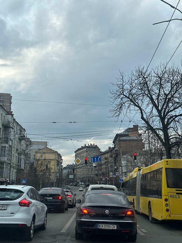 Early morning street scenes documented across central Kyiv