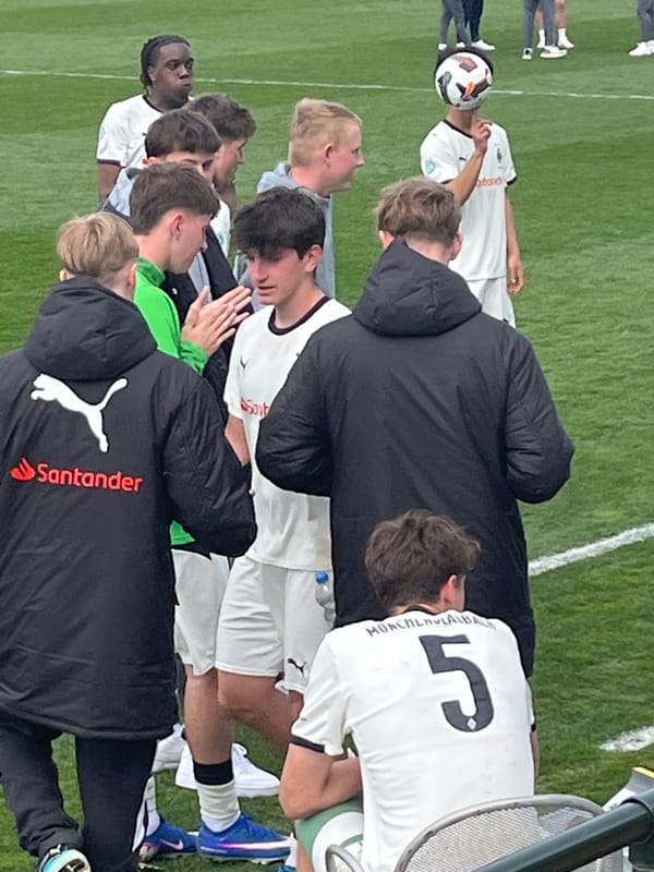 Soccer team huddles on field in Mönchengladbach training session