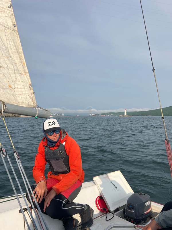 Man in life vest spotted sailing in Vladivostok waters