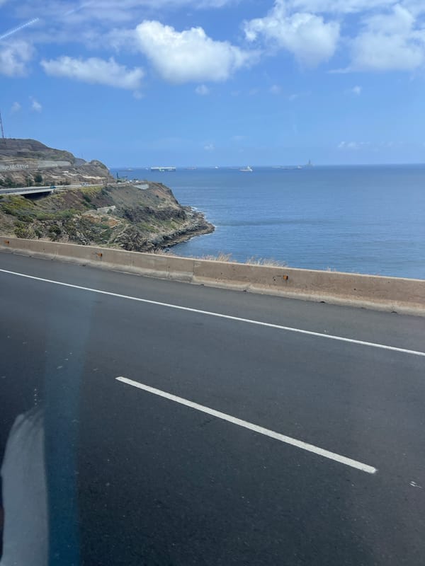 Coastal highway journey documented in Las Palmas, Spain