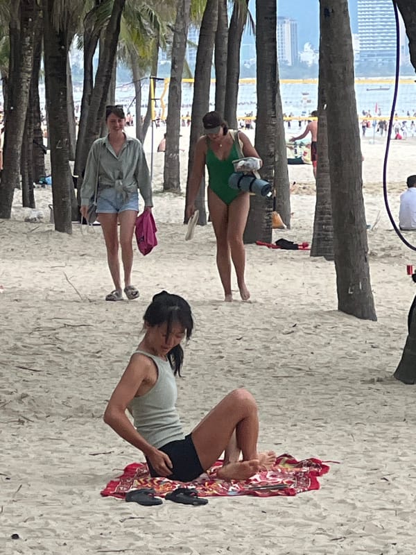 Busy summer morning at My Khe Beach, Đà Nẵng