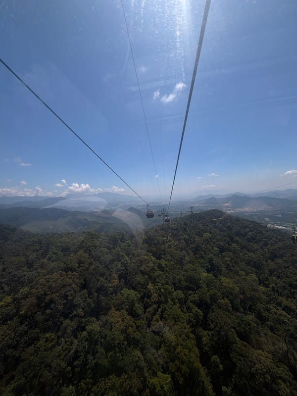 Cable car system operating over forested hills in Đà Nẵng