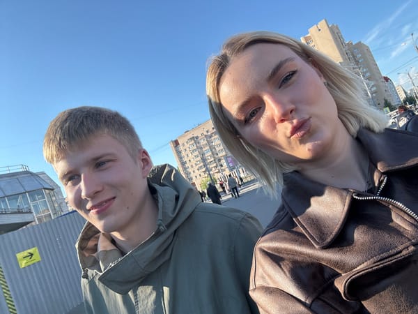 Afternoon street life documented in Vsevolozhsk, Russia