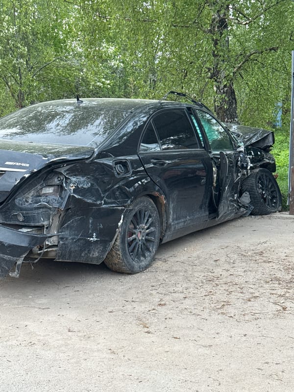 Damaged car, crane, person documented in Dmitrov within minutes