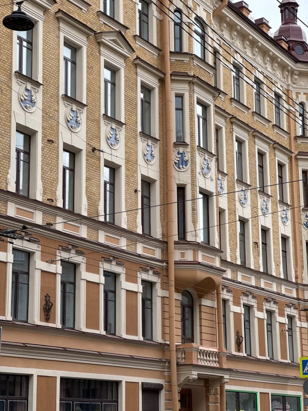 Morning walk through Saint Petersburg captures architecture and street life