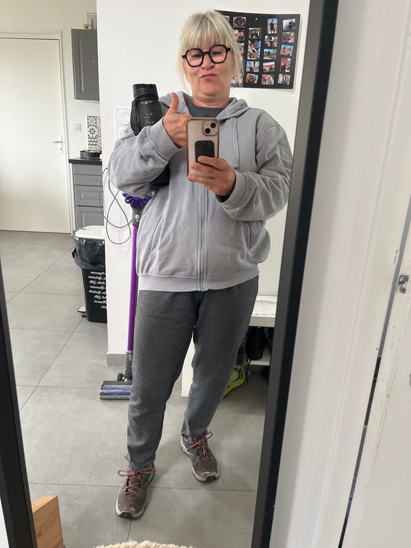 Woman documents lazy Sunday afternoon with selfies in Chambœuf