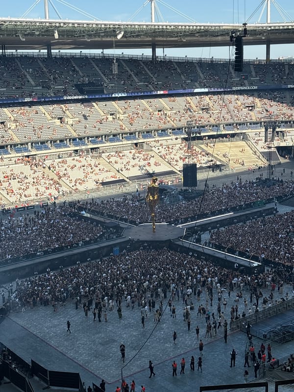 Massive stadium concert underway in Saint-Denis with golden centerpiece