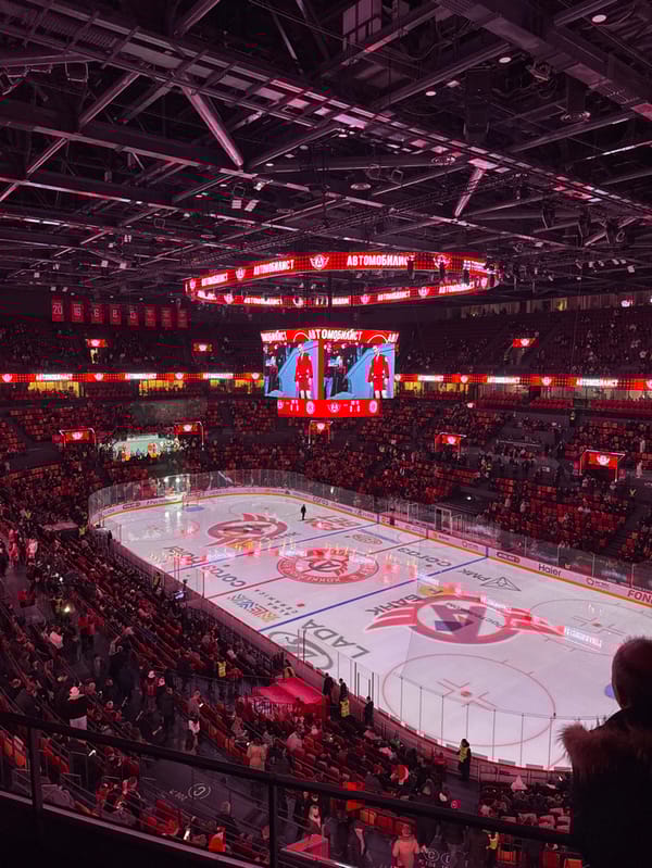 Hockey game with cheerleaders observed at Yekaterinburg arena