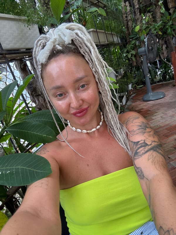 Selfie session in Nha Trang, coastal vibes and striped fits