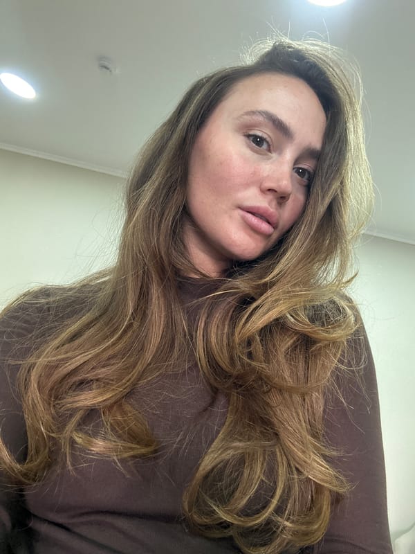 Permanent makeup eyebrow procedure performed at Surgut salon