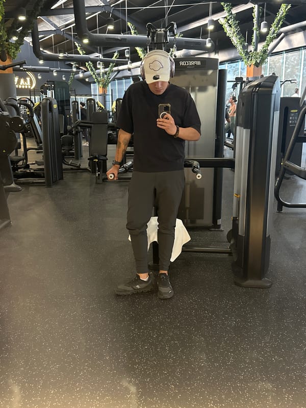 Late night gym session captured in Tlaxcalancingo, Mexico