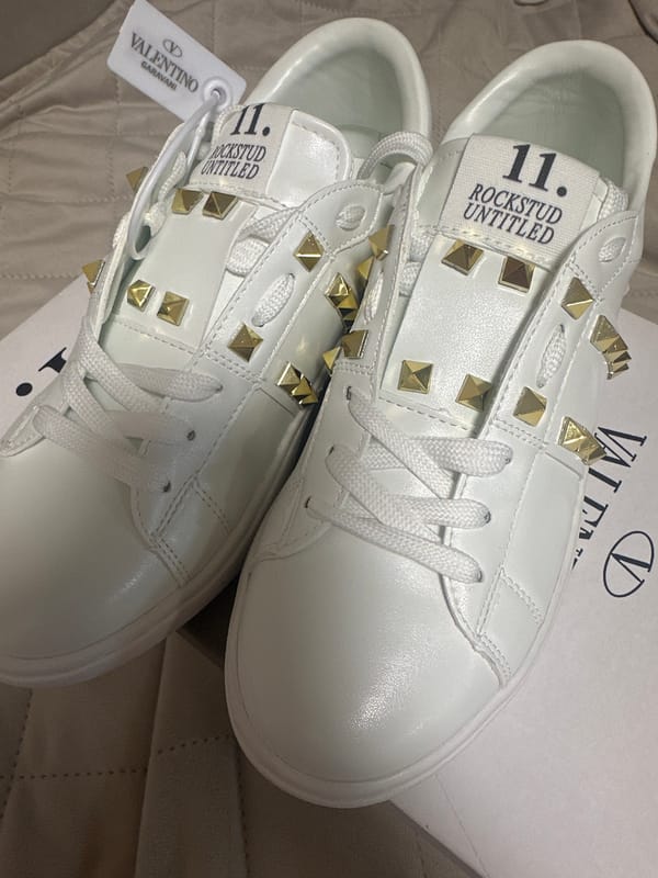 Designer sneakers displayed in Votkinsk homes