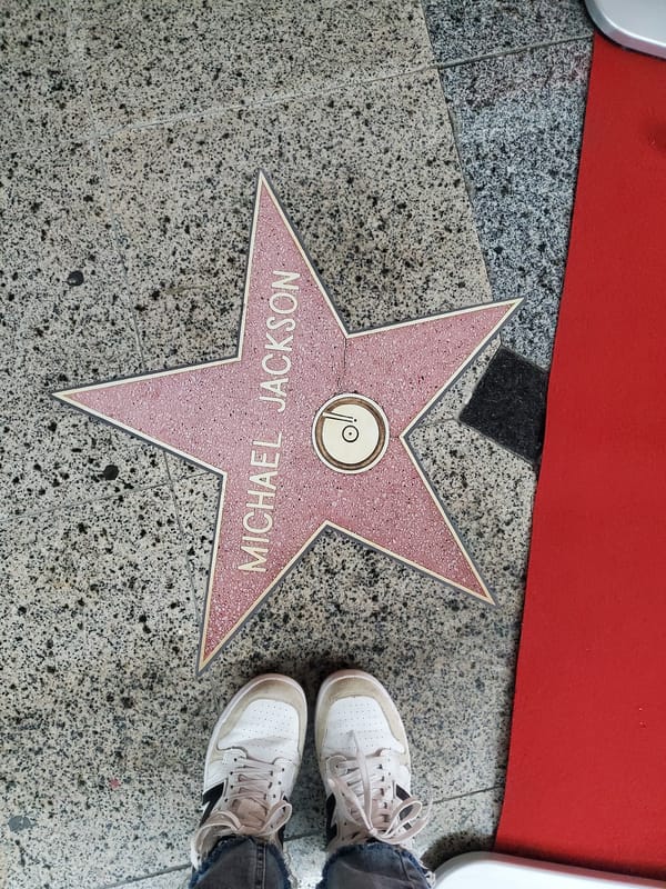 Michael Jackson memorial items spotted at Curitiba shopping mall