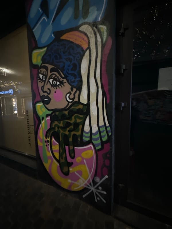 Moscow street art and alleyways documented in early morning walkthrough