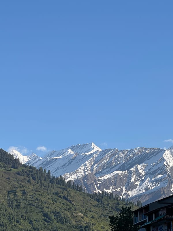 Clear mountain views documented in Vashisht, India overnight