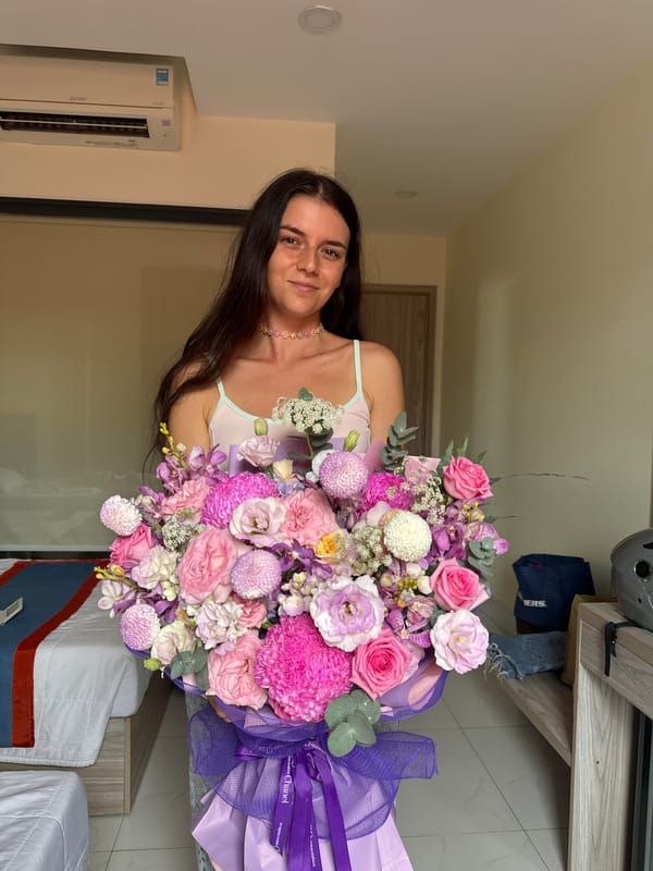 Hotel morning in Nha Trang: flowers, mirror selfies, rooftop views