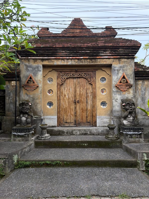 Morning documentation of traditional architecture and restaurants in Ubud