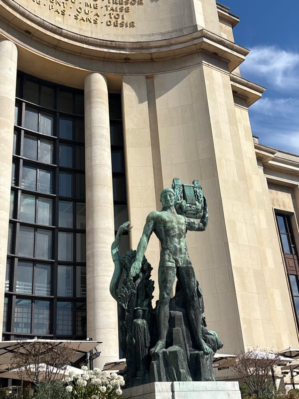 Quick tour of Parisian landmarks on a clear July morning