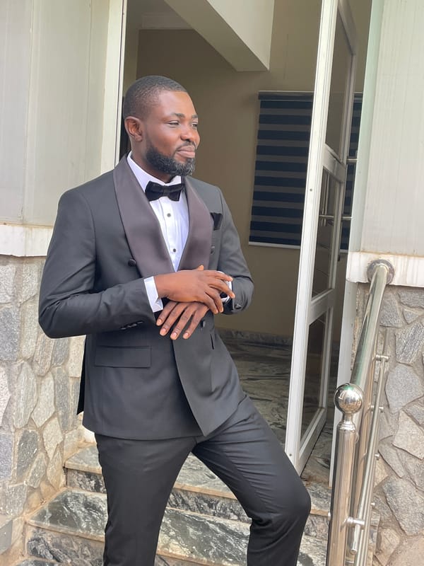 Formally dressed man spotted outside Bukuru building