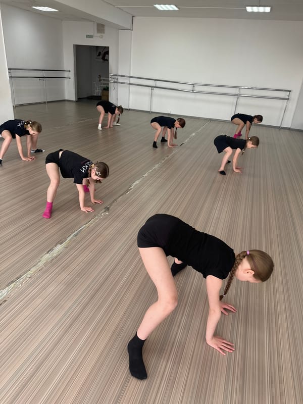 Young dancers practice ballet routines in Votkinsk studio