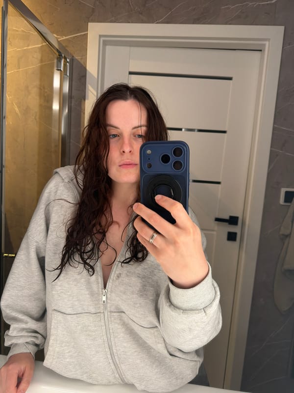 Woman takes bathroom selfies in Gangloff, Germany