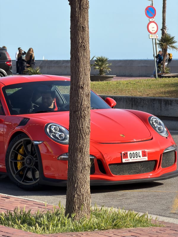 Sunny afternoon scenes documented across Barcelona's streets and waterfront