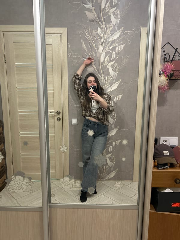 Evening domestic moments captured in Noviy household