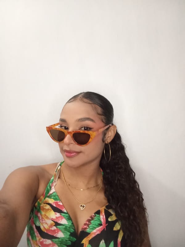 Woman in floral top spotted in Juan Griego