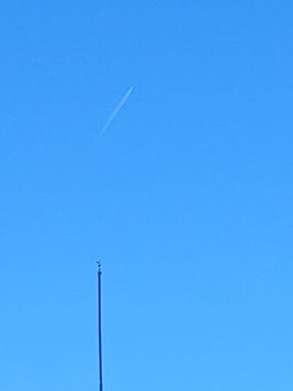 Clear skies with aircraft contrail observed over Vratsa, Bulgaria