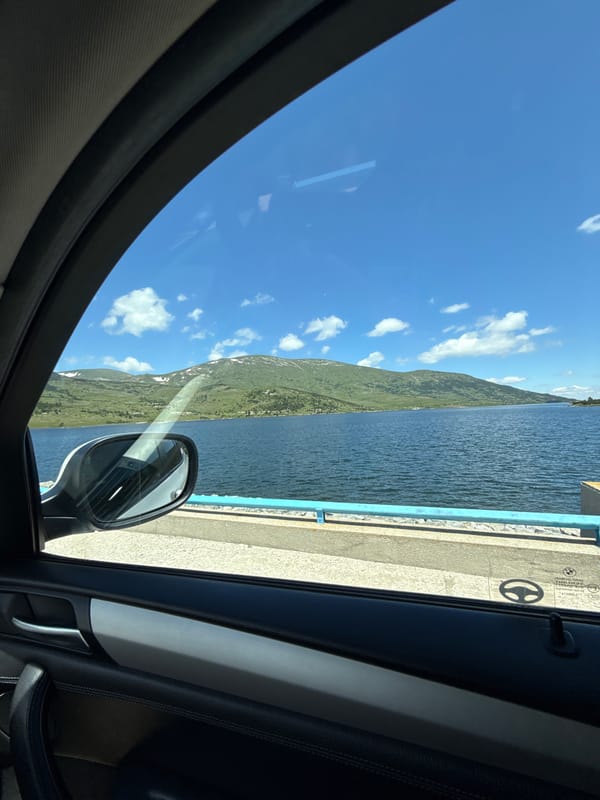 Calm lake and mountain views from a road near Smolevo