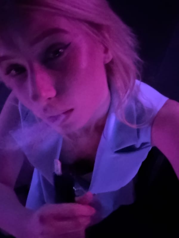 Woman photographed at nightclub bar in Amman