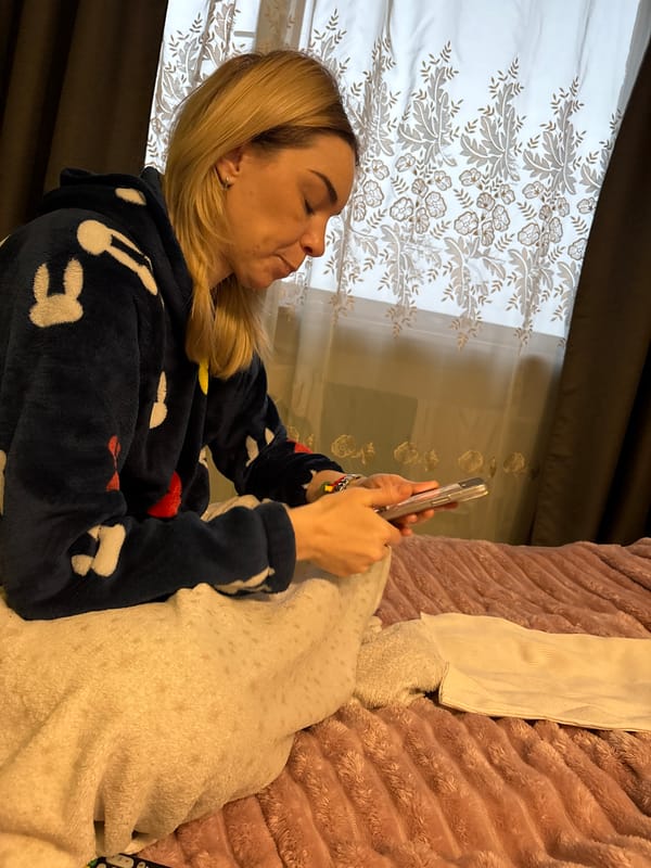 Casual indoor moments captured across Russian residences Saturday afternoon