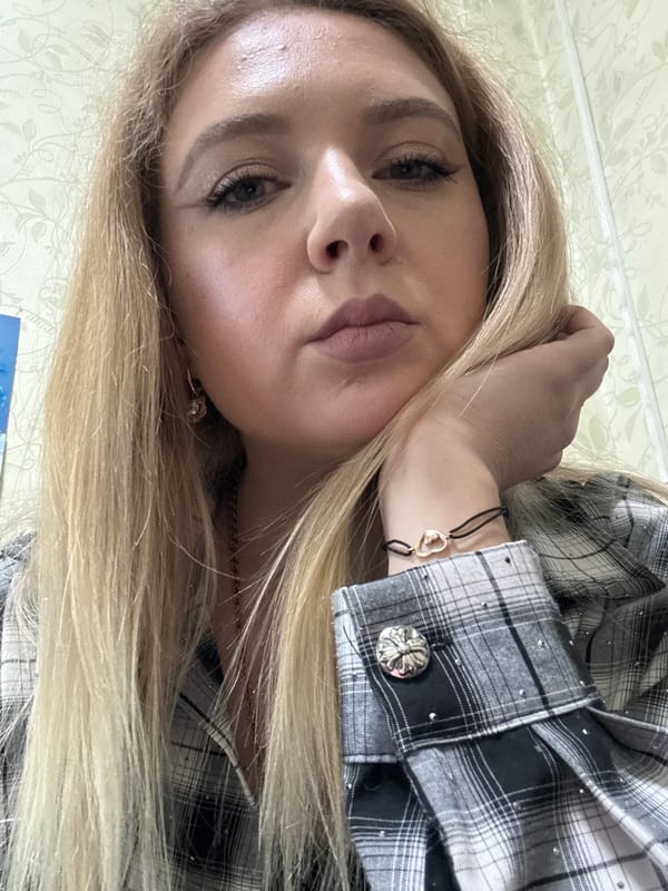 Multiple selfie angles, same room, same outfit, Makiivka